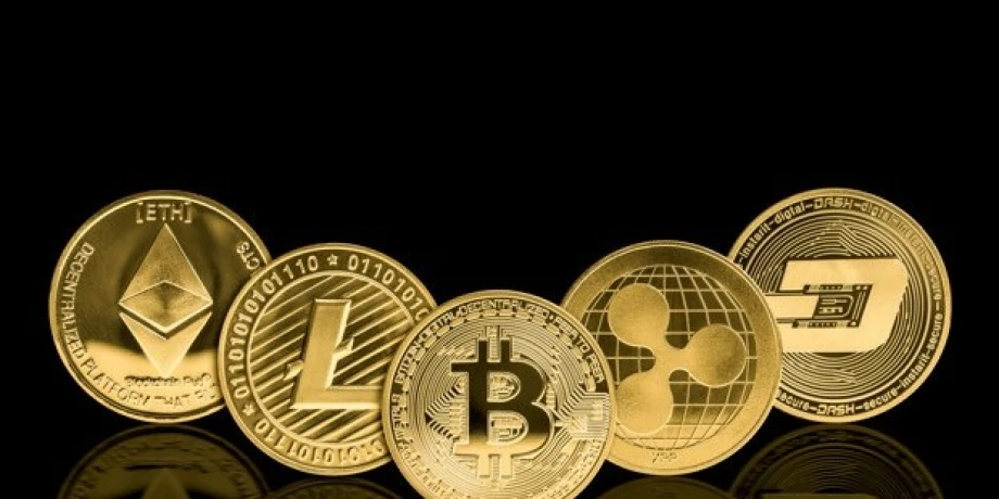 تراجع اسعار العملات الرقمية مقابل الدولار وبيتكوين تحافظ على 105 ألف دولار